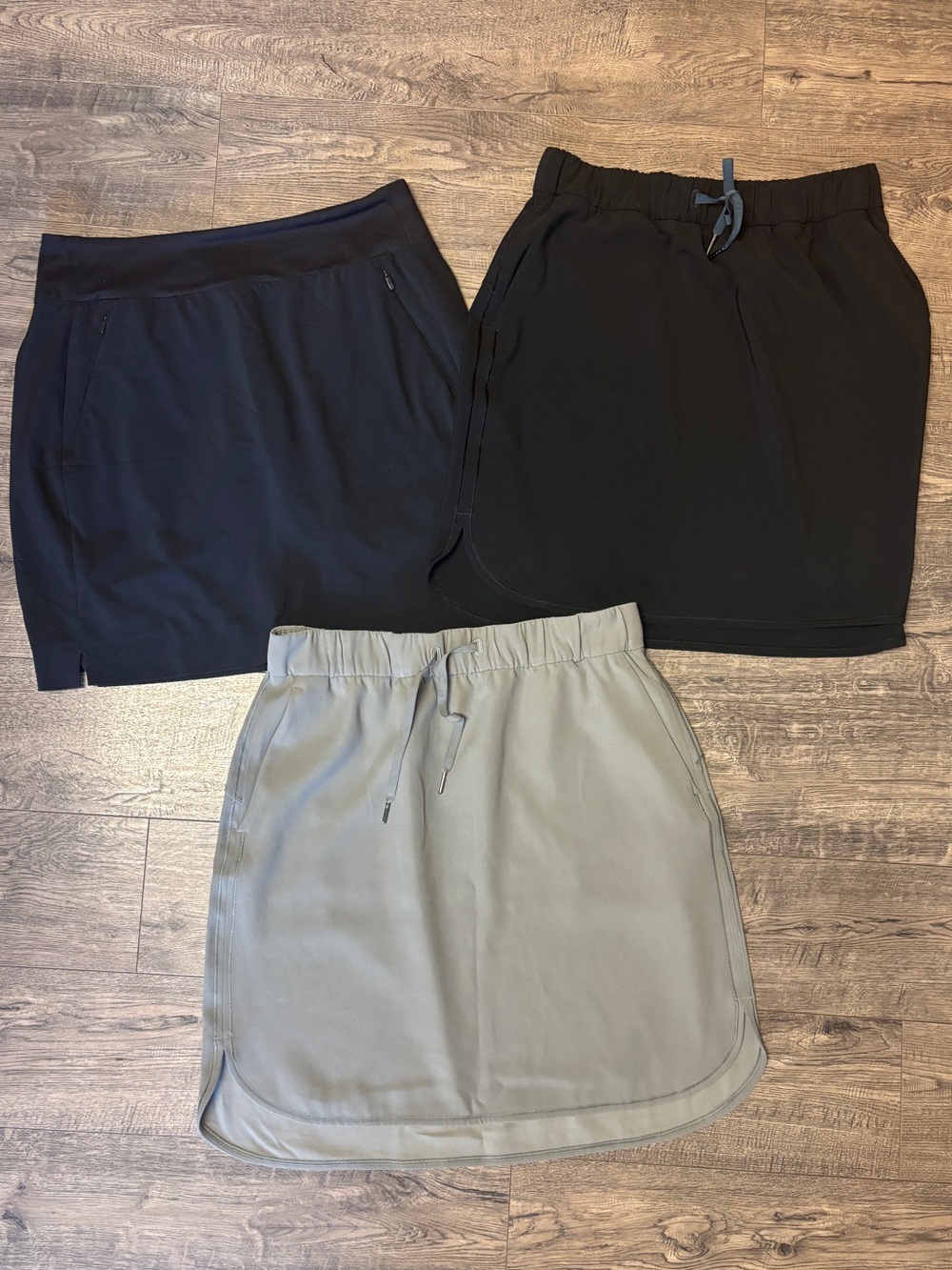 Lot (3) Size 10 Lululemon On The Fly Skirt Black Green / Altheta Soho Black EUC